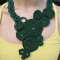 solid green crochet necklace